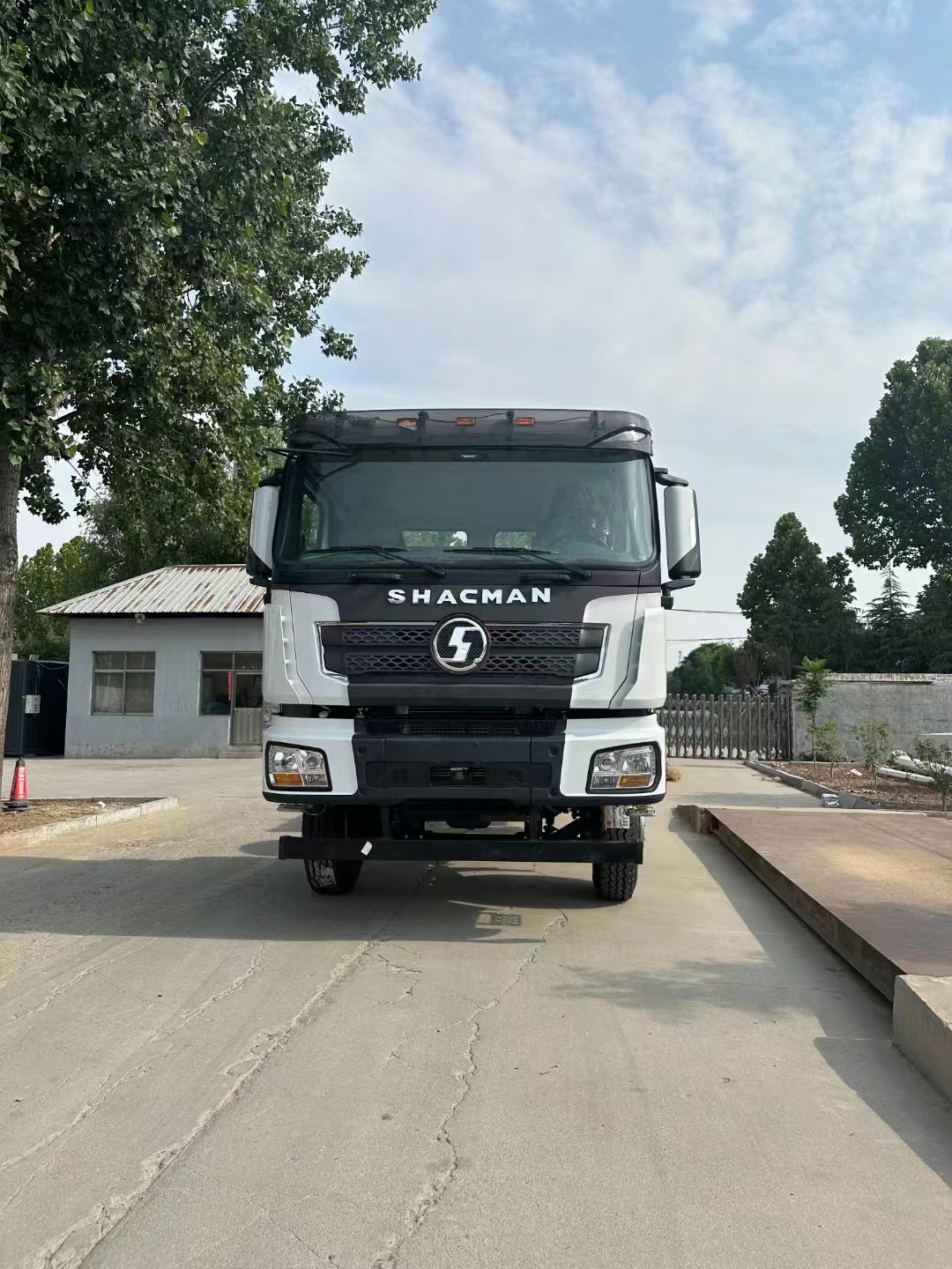 Carranna nua a onnmhairiú chuig do bhaile Shaanxi Automobile Delonghi X3000-8X4 Náisiúnta V, Droichead Cruach, Tarchur Lámhleabhar, Is féidir bosca mór